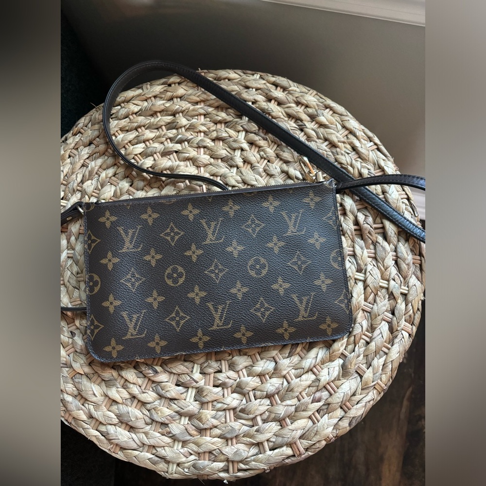 Authentic Louis Vuitton neverfull GM pouch clutch monogram with xbody strap